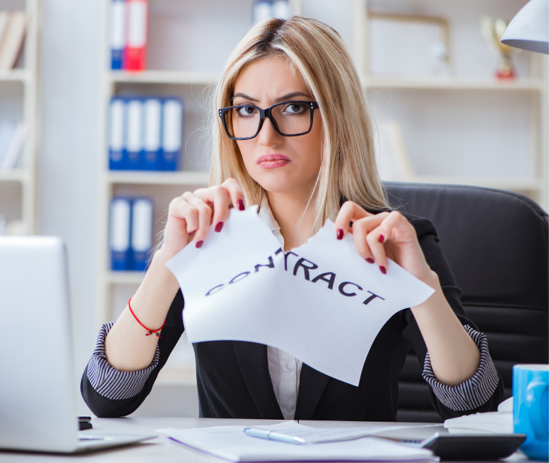 Diferencias entre la rescisión de contrato y la renuncia laboral.